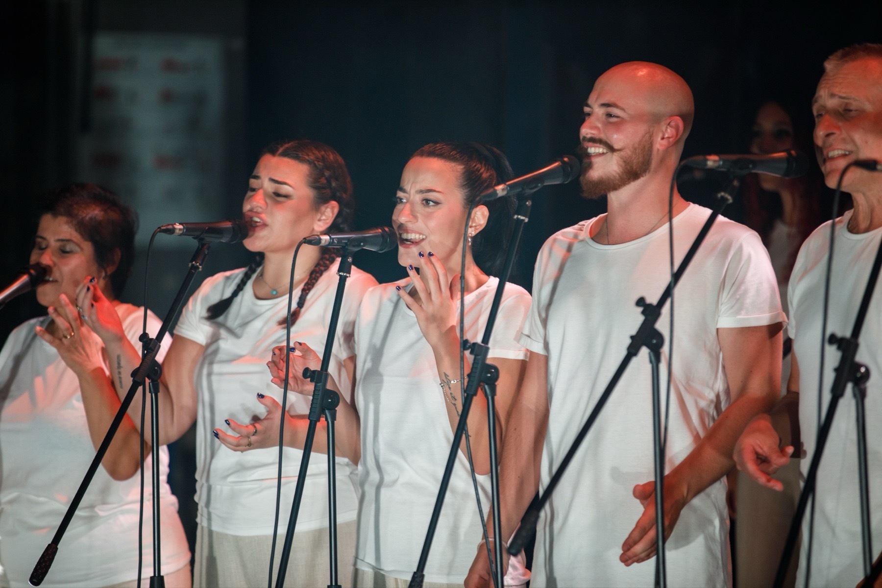 Aurora Assunta Altavilla, Giorgia Altavilla e Lucas Petenzi cantano insieme sul palco del Teatro Fraschini